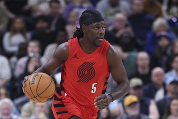 开云体育在线-聊发少年狂！朱·霍勒迪21中10砍全场最高30分外加6板 三分15中7